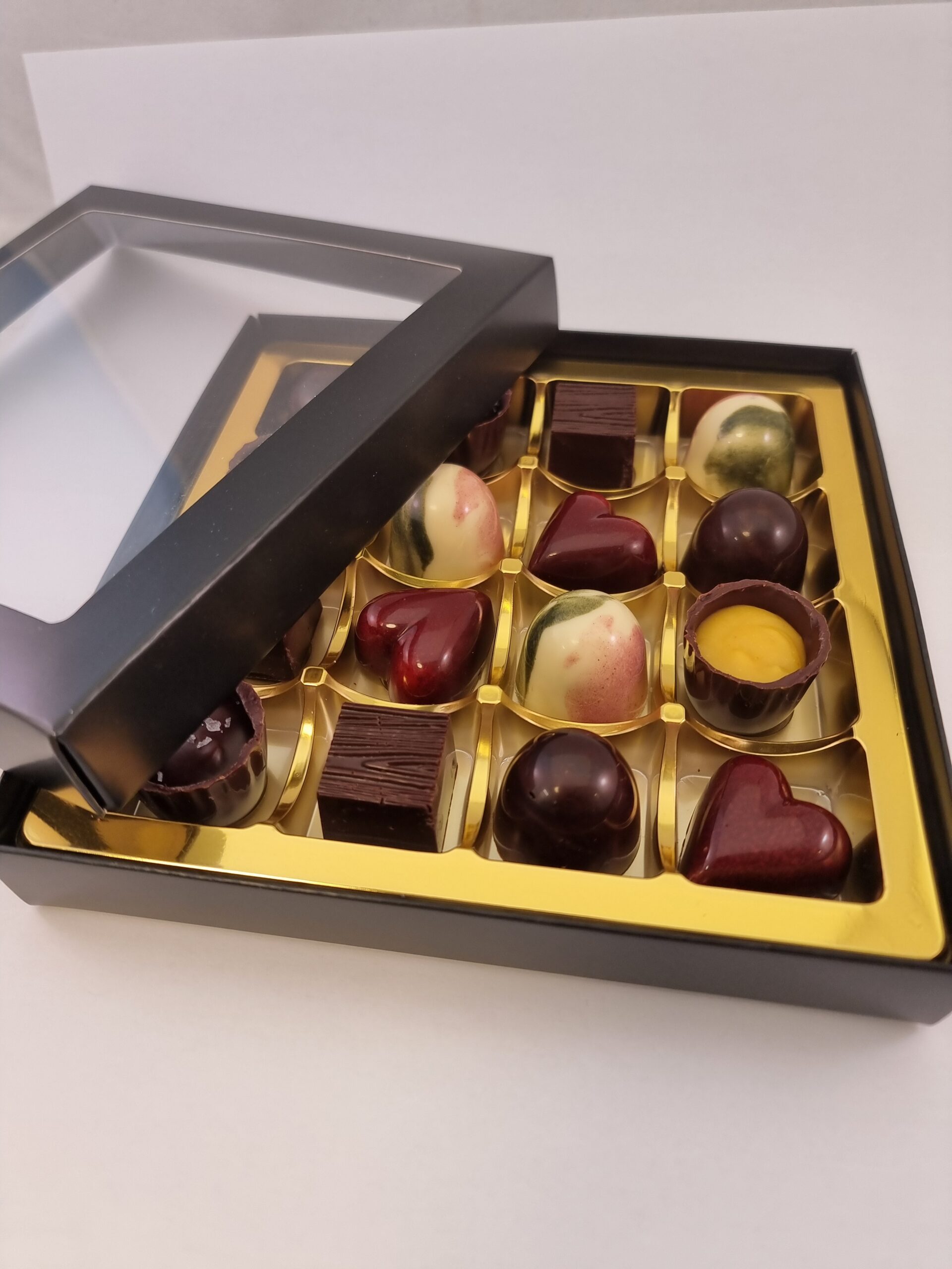 Handtillverkade chokladpraliner 16 st