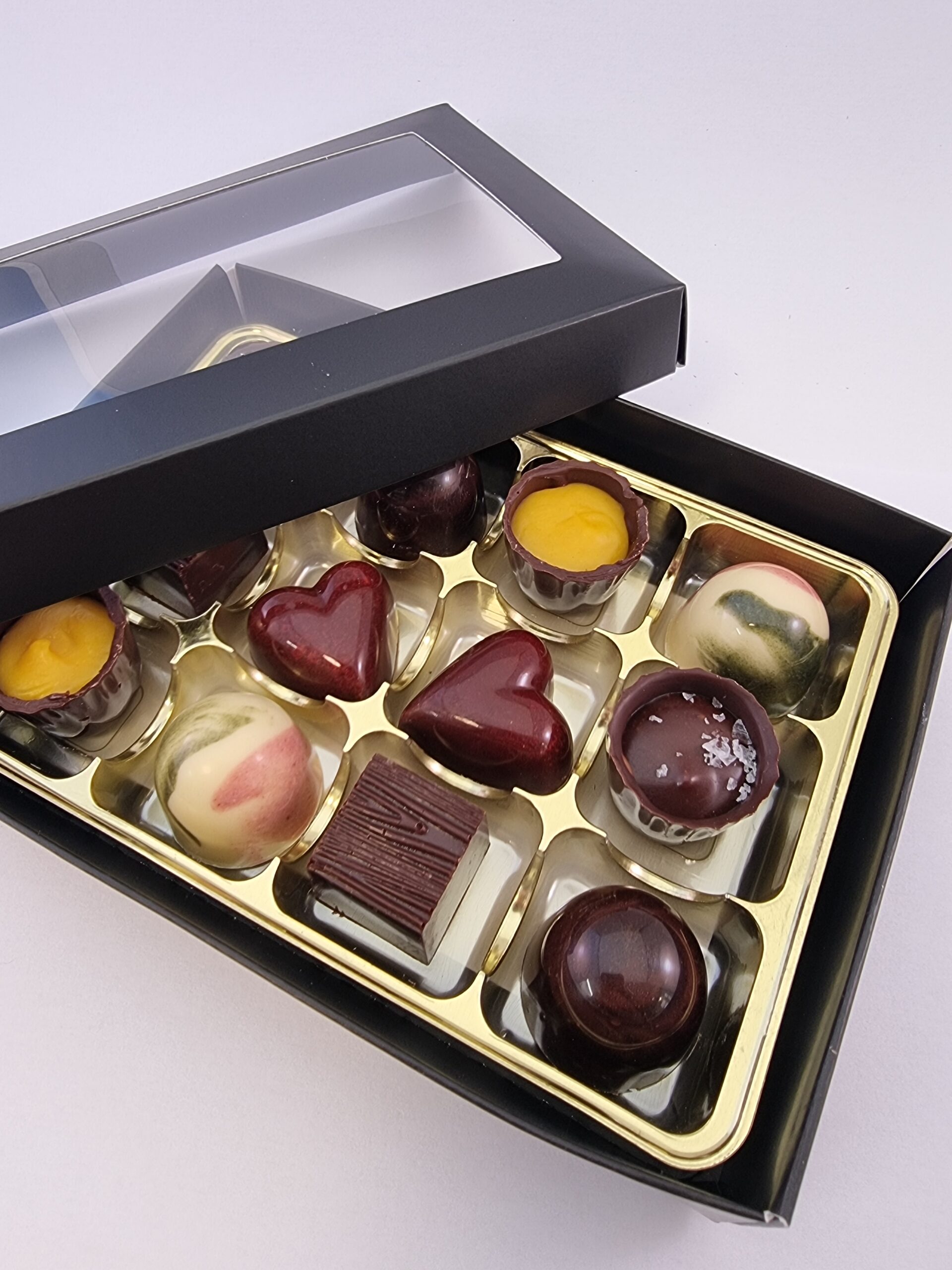 Handtillverkade chokladpraliner 12 st